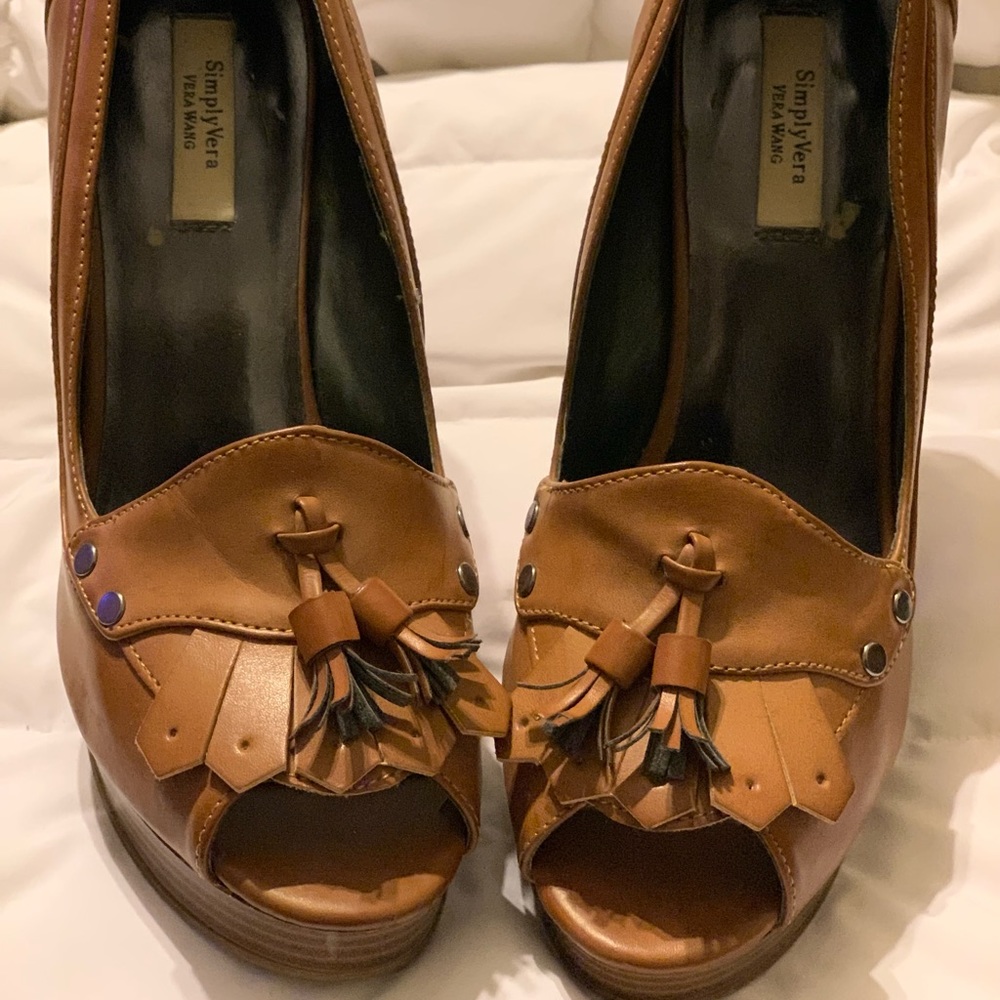 Simply Vera , Vera Wang Platform 4” Heel, Size 8.5M, Moccasin Tasseled Peep Toe.